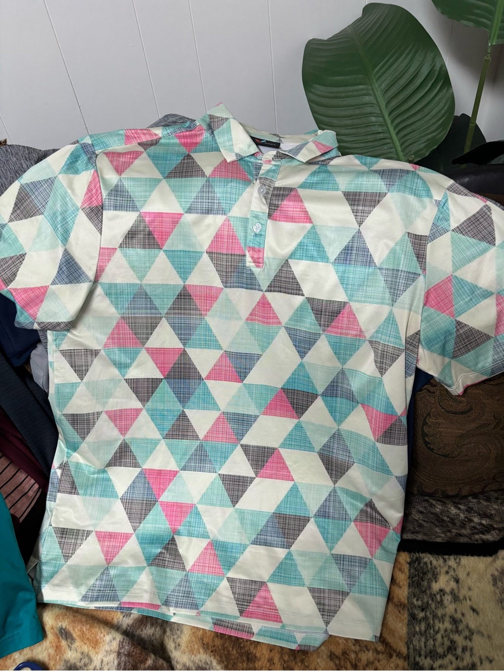 Yatta Golf Men's Geometric Triangle Polo Shirt - Mint, Pink & Gray